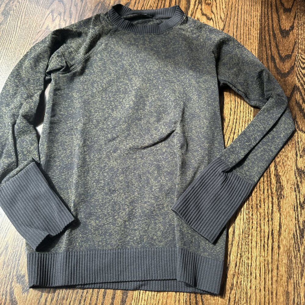 RARE black and gold long sleeve lululemon top